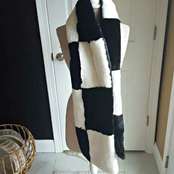 NEW! HOUSE OF HARLOW Faux FUR CHECK SCARF WRAP - Picture 2 of 5